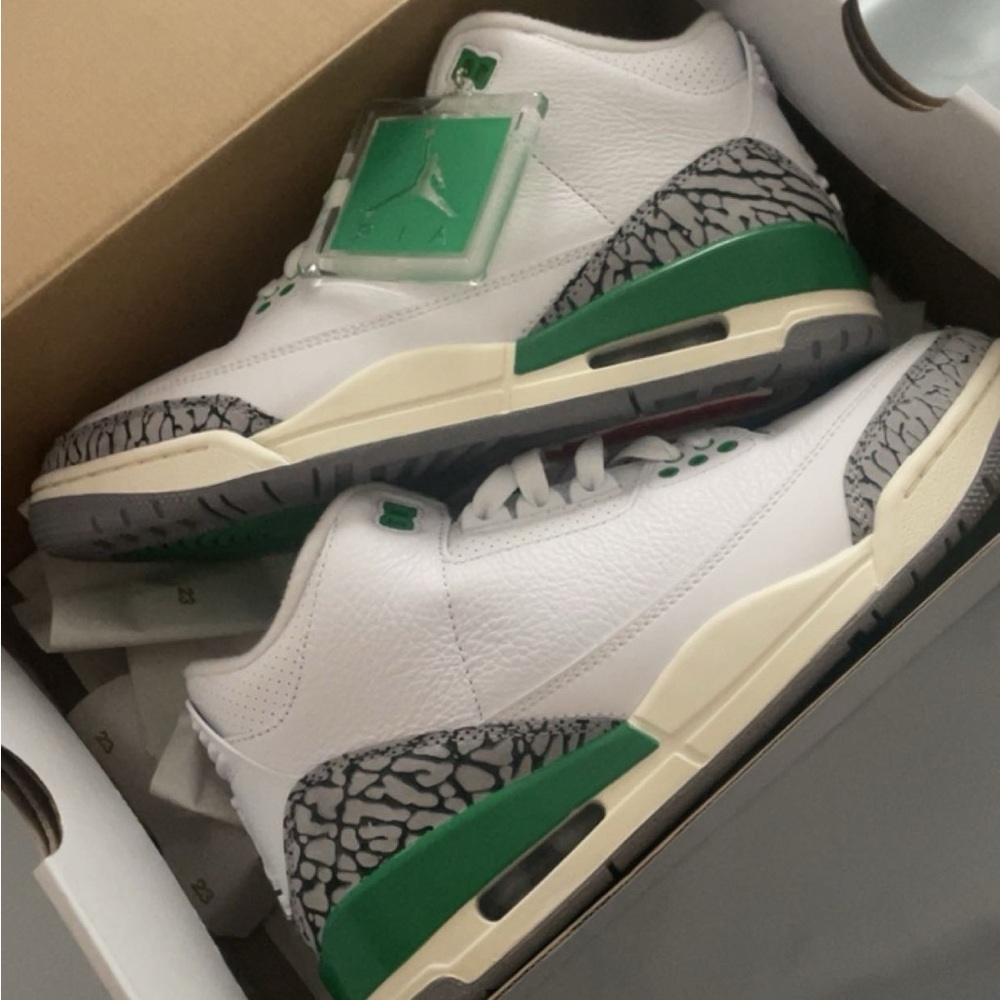 Jordan 3 Lucky Green Size 7 Womans